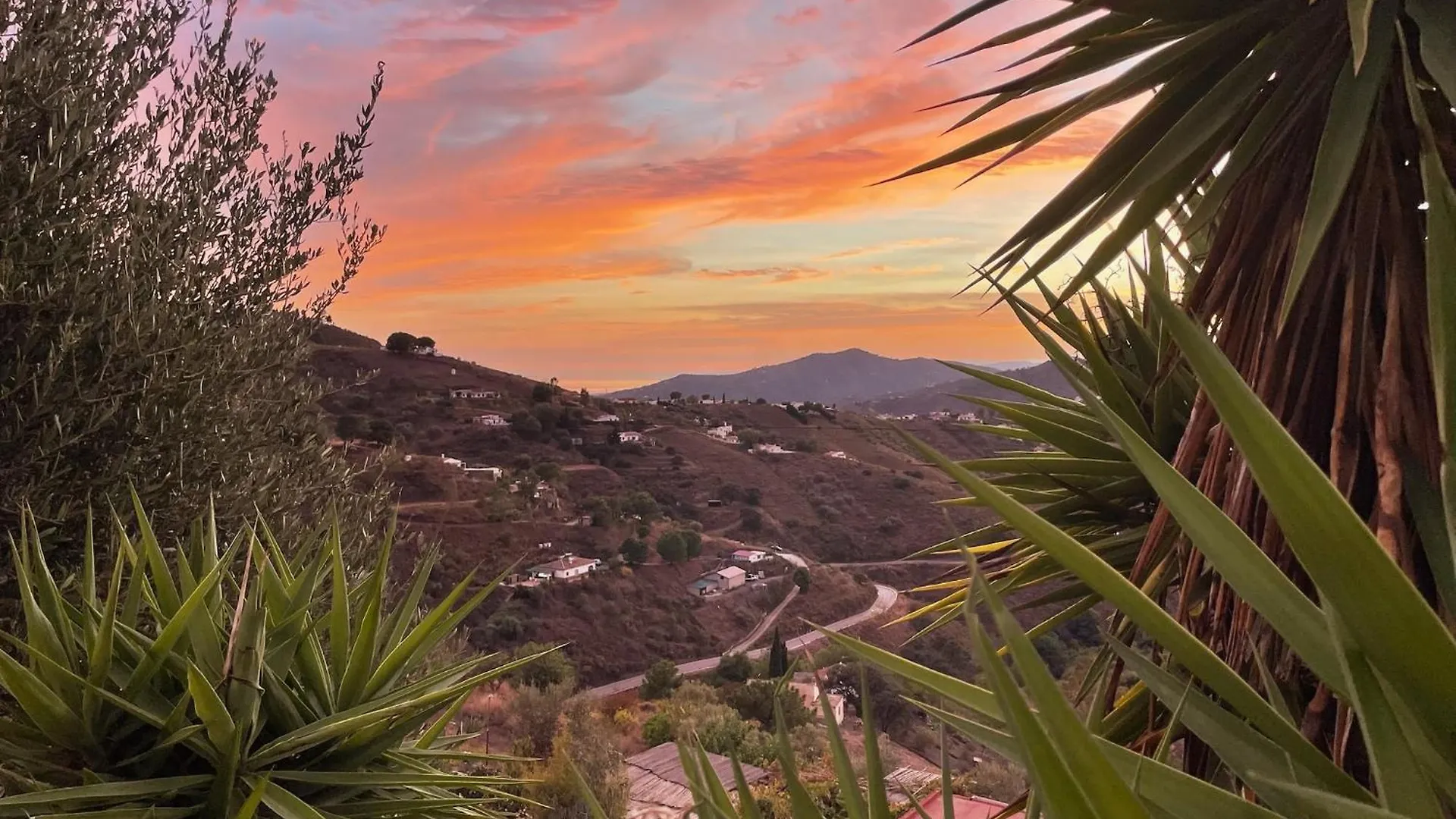 Casa Bizon - Your Holiday Oasis With Private Pool Competa Spain